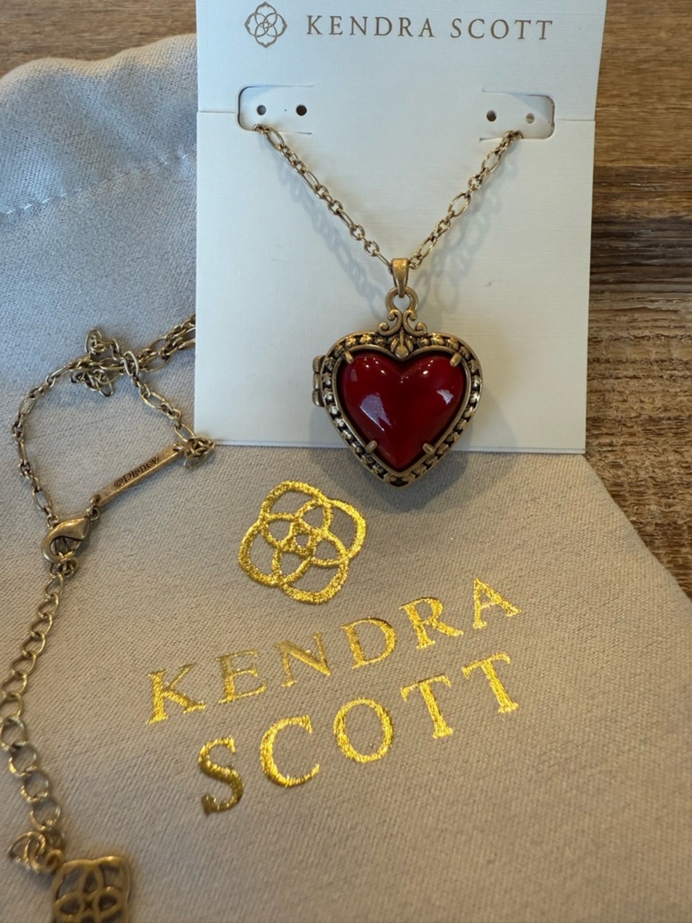 NEW!! Kendra Scott Gold-Tone Disney Snow White Locket Pendant Necklace - Picture 4 of 7